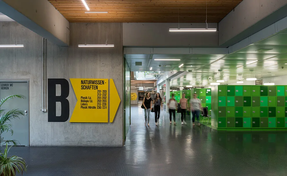 Berufsschulzentrum Biberach – Innenarchitektur von Karin Strübing