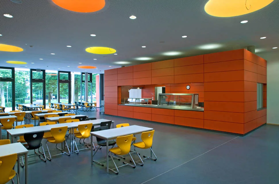 Mensa-Neubau und Schulsanierung, Grebenstein – Innenarchitektur von Karin Strübing