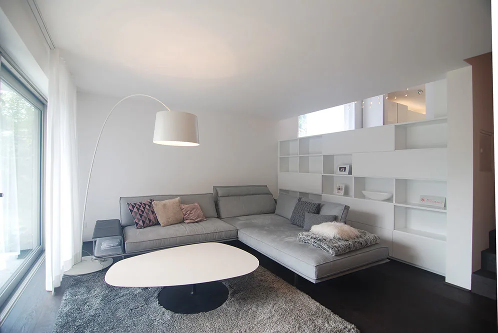 Wohnraum mit maßgefertigter Möblierung, geplant von KARIN STRÜBING INNENARCHITEKTUR
